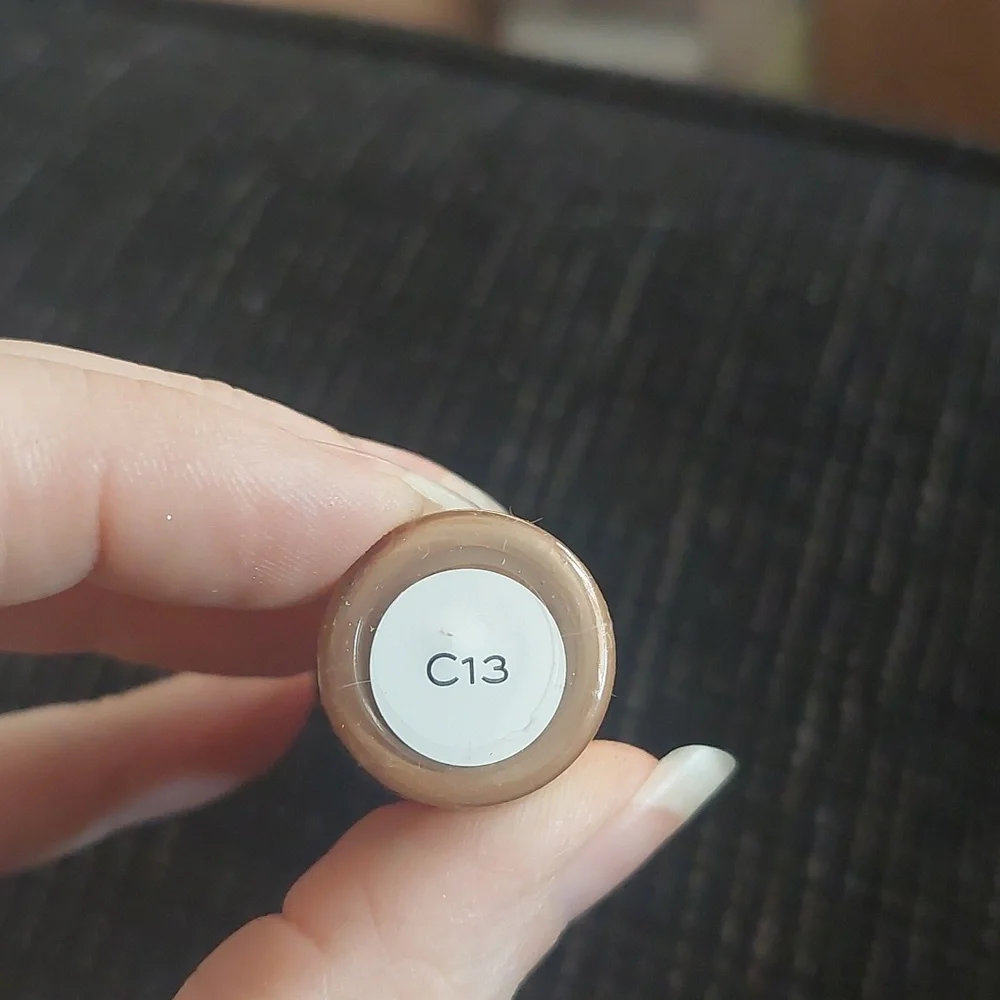 New makeup revolution conceal and define supersize‎ C13
